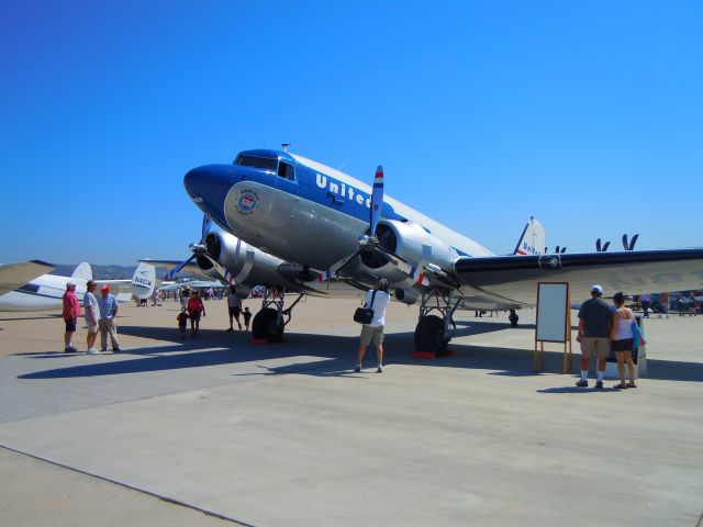 Douglas DC-3 —