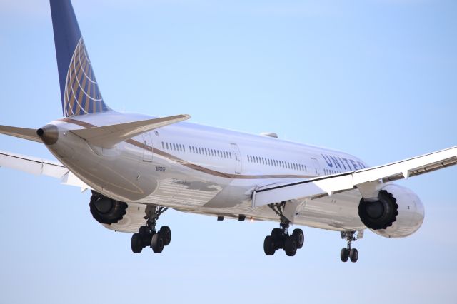BOEING 787-10 Dreamliner (N12003)