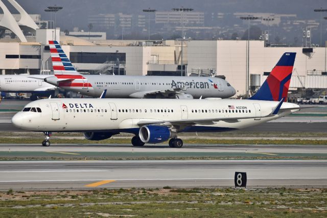 Airbus A321 (N323DN)