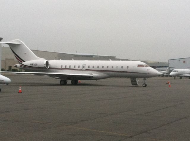 Bombardier Global Express (N162QS) - Atlantic Aviation ramp