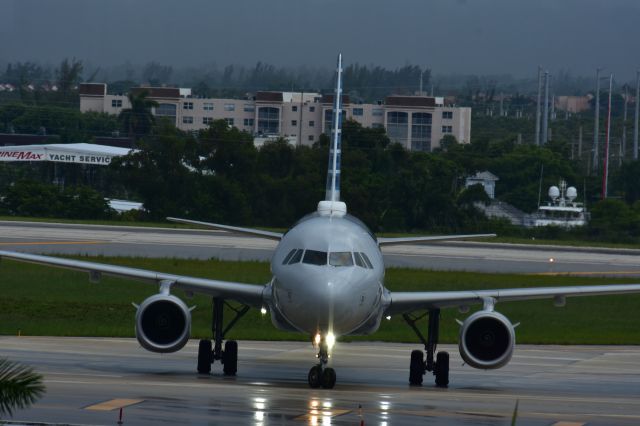 Airbus A321 (N558UW)