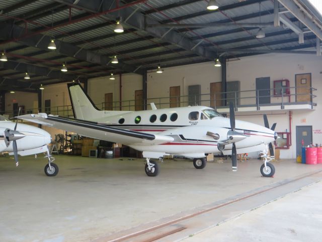 Beechcraft King Air 90 (N11FT)