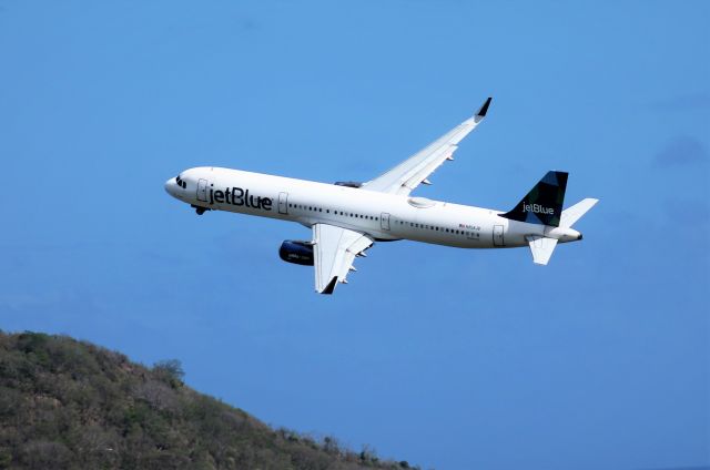 Airbus A321 (N958JB)
