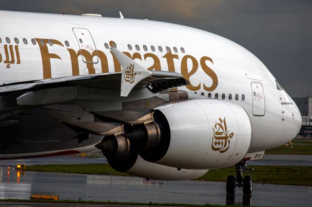 Airbus A380-800 (A6-EDU)