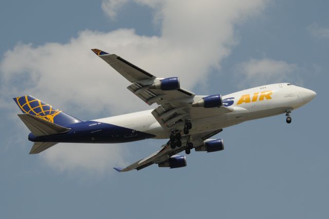 Boeing 747-400 (N492MC)