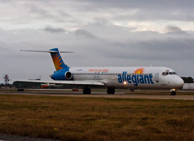 McDonnell Douglas MD-83 (N424NV)