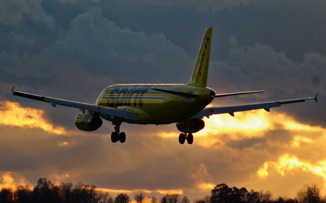 Airbus A320 (N607NK) - Spirit Airlines approaching the runway during sunset.