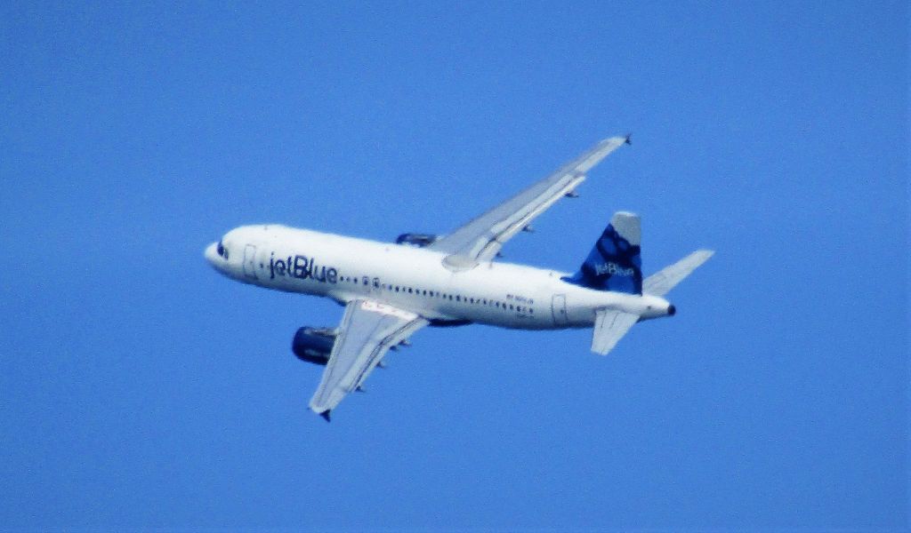 Airbus A320 (N659JB)