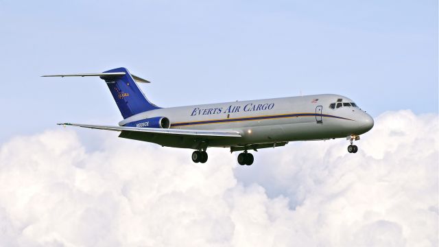 McDonnell Douglas DC-9-30 (N935CE) - VTS9935 from KTUS on final to Rwy 16R on 10/1/14. (LN:521 / cn 47413).