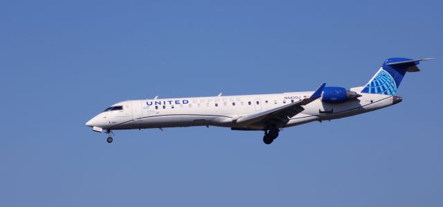 Canadair Regional Jet CRJ-700 (N543GJ) - About to touch down is this 2006 United Airlines Express Canadair Regional Jet 550 in the Autumn of 2023.