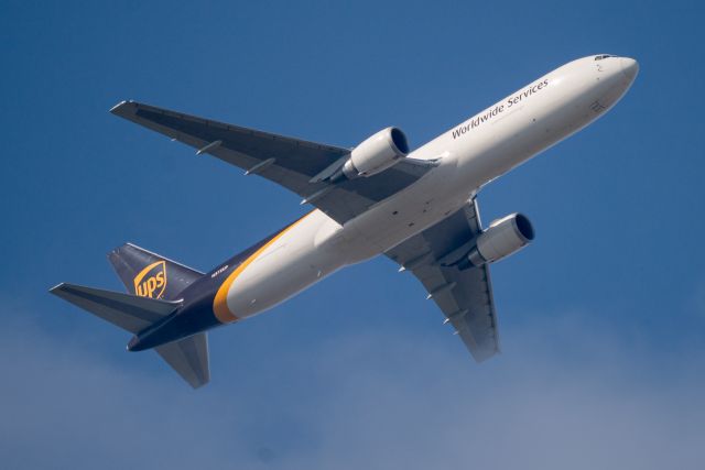 BOEING 767-300 (N372UP)