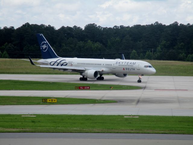 Boeing 757-200 (N722TW)