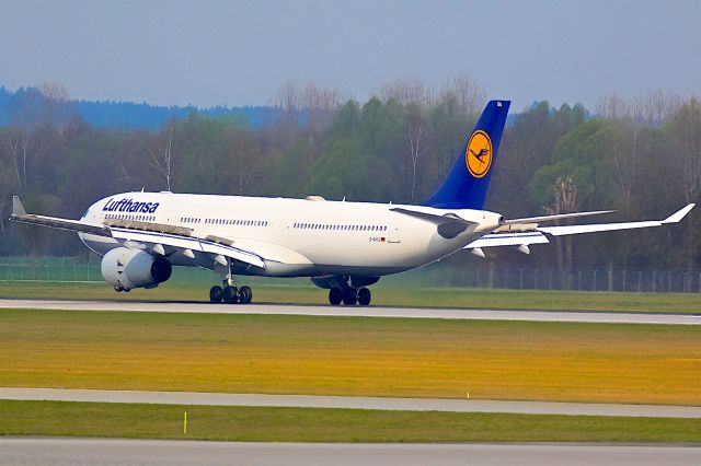 Airbus A330-300 (D-AIKG)