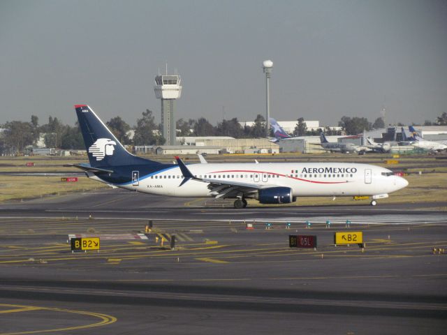 Boeing 737-700 (XA-AMA) - Aeromexico´s B737-800 with new winglets arriving to Mexico City.