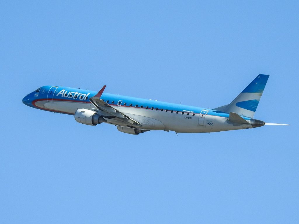 Embraer ERJ-190 (LV-CIG)