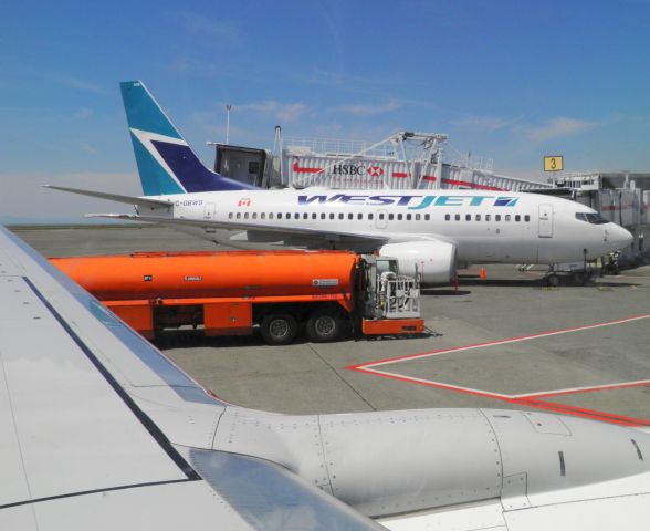 Boeing 737-700 (C-GBWS) - This Boeing 737 picture was taken on 09-July-10, in the early afternoon.