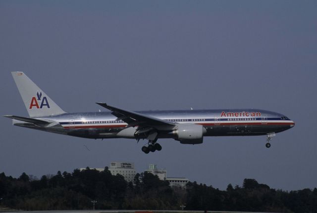 Boeing 777-200 (N771AL) - Short Final at Narita Intl Airport Rwy16R on 1999/04/01