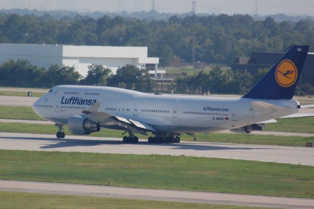 Boeing 747-400 (D-AVBK) - Rotate.