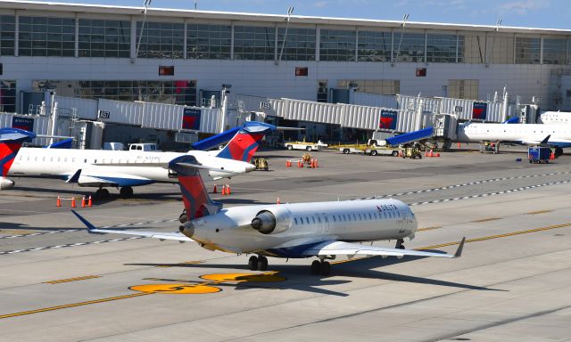 Canadair Regional Jet CRJ-900 (N932XJ) - Delta Connection Bombardier CRJ-900LR N932XJ in Detroit 