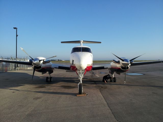 Beechcraft Super King Air 200 (C-FICU)