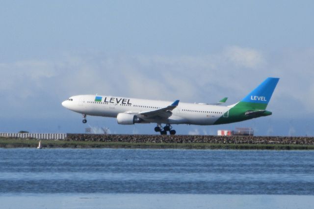 Airbus A330-300 (EC-NRG) - Level Iberia A330 landing on runway 28L at SFO