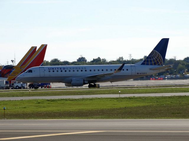 Embraer 175 (N733YX)