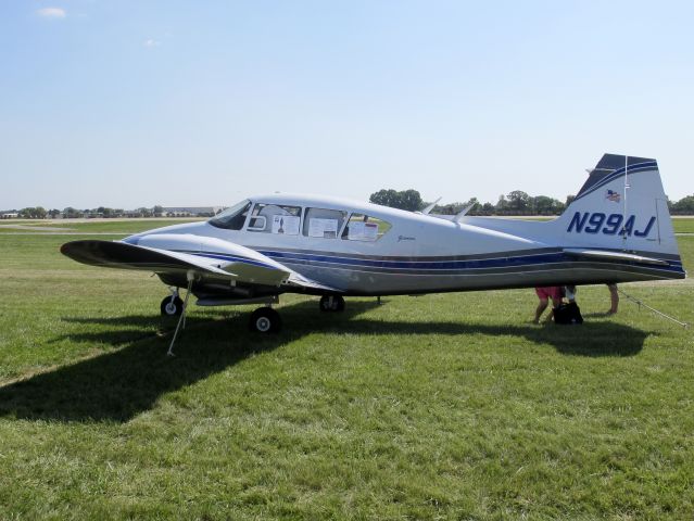 Piper Apache (N99AJ) - Oshkosh 2013!