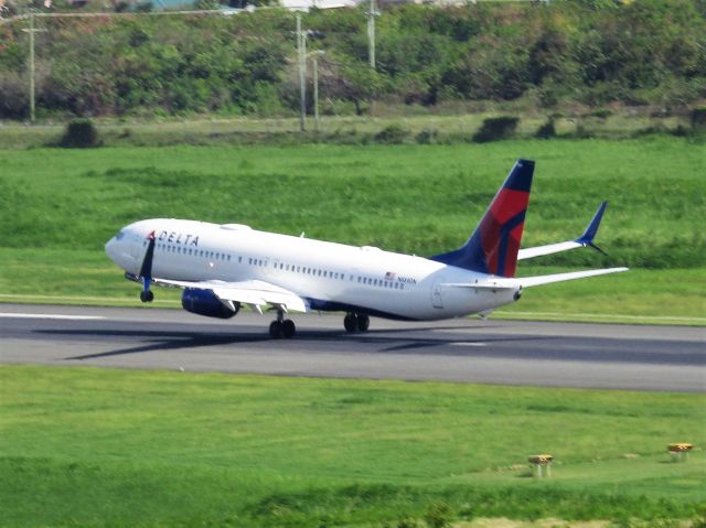 Boeing 737-900 (N889DN)