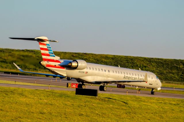 Canadair Regional Jet CRJ-900 (N582NN)