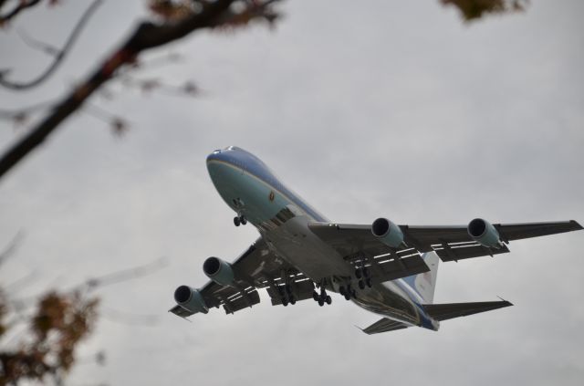 Boeing 747-200 (82-9000) - Air Force One on approach to 23L at KRDU | 5/26/24