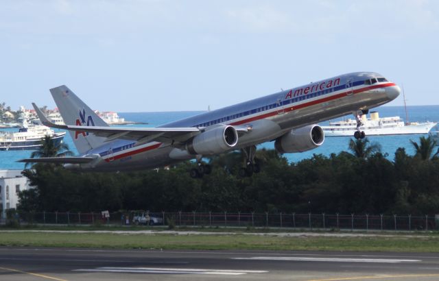 BOEING 767-300 (N636AM)