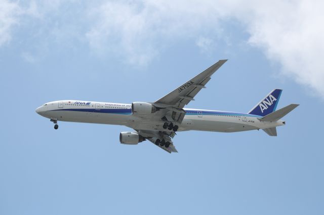 BOEING 777-300 (JA753A) - 19 June 2015:HND-HKD.