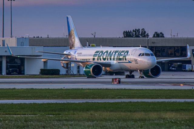 Airbus A320neo (N395FR)