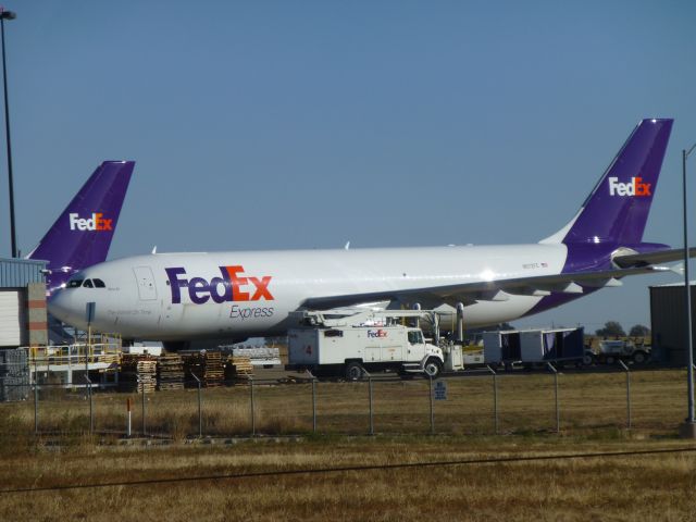 Airbus A300F4-600 (N672FE)