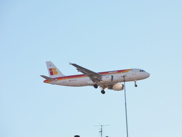 Airbus A320 (EC-LUL)