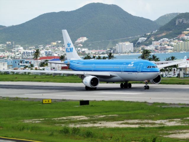 Airbus A330-200 (PH-AOA)