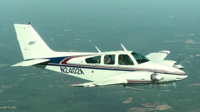 Beechcraft 55 Baron (N2402A)