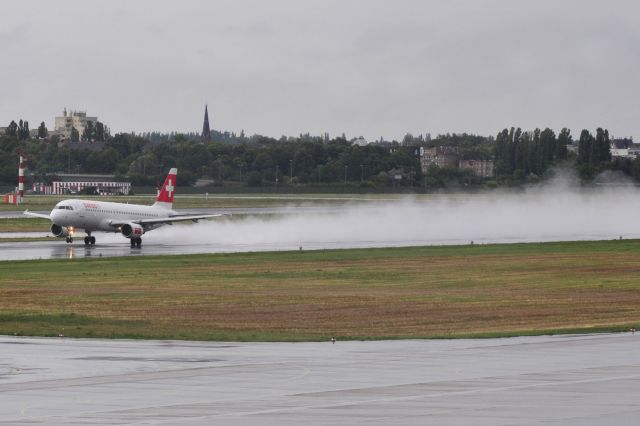 Airbus A320 (HB-IJQ)