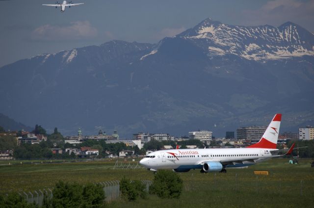 Boeing 737-800 (OE-LNJ) - Austrian Boeing 737-800 and Dash 8Q400