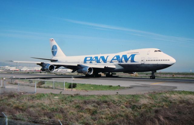 BOEING 747-100 (N726PA) - KSFO - Clipper Cathay idling to the 1R departure runway early 1980s.