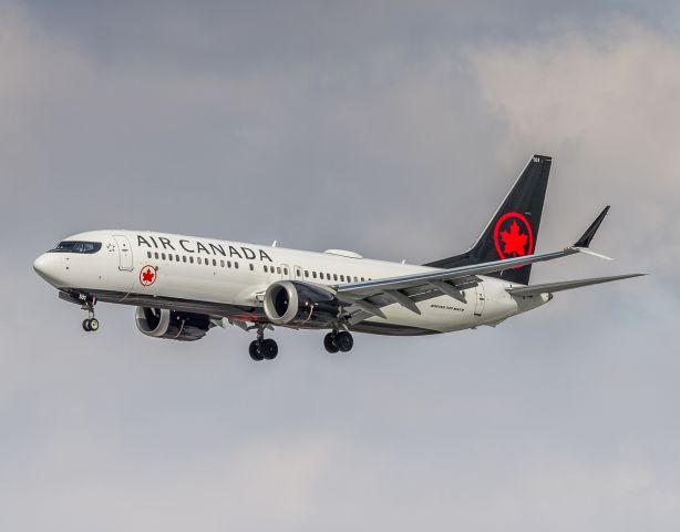 Boeing 737 MAX 8 (C-FTJV) - Air Canada MAX8 arrives from Calgary, short finals for runway 24R…br /Feb 18th 2018