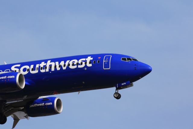 BOEING 737-300 (N86748) - This is a close up shot (tight crop) of the nose of a Southwest Boeing 737 arriving at Detroit Metro Airport on March 11th, 2016.