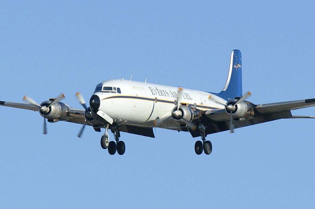 Douglas DC-6 (N251CE) - 30L approach.