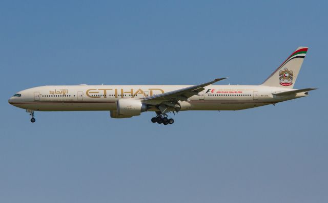 BOEING 777-300 (A6-ETG)