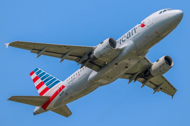 Airbus A319 (N748UW)