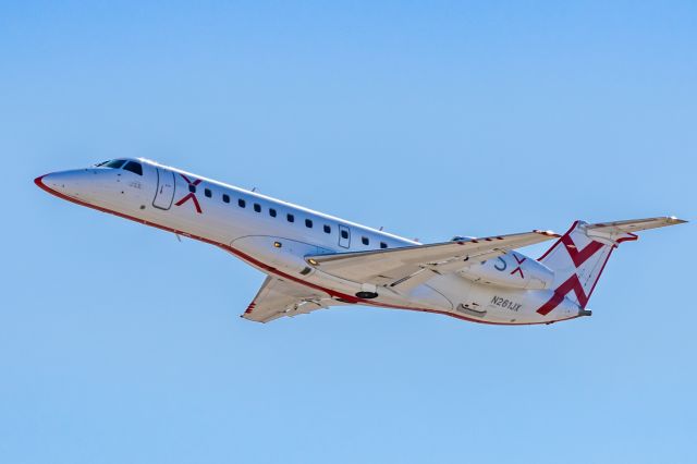 Embraer ERJ-135 (N261JX) - A JSX ERJ135 taking off from PHX on 2/9/23 during the Super Bowl rush. Taken with a Canon R7 and Tamron 70-200 G2 lens.