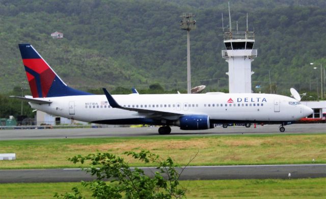 Boeing 737-800 (N373DA)