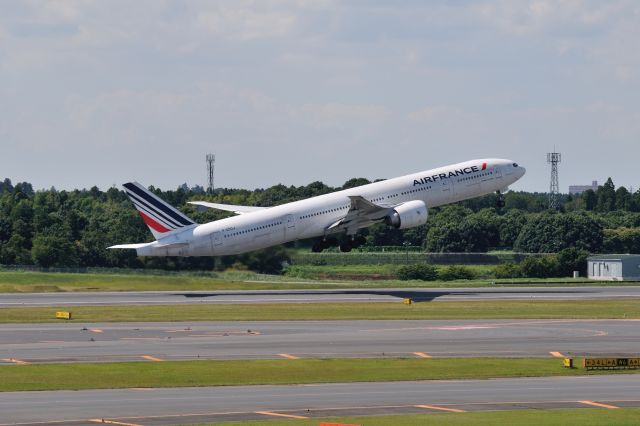 BOEING 777-300 (F-GSQJ) - 2014/9/14