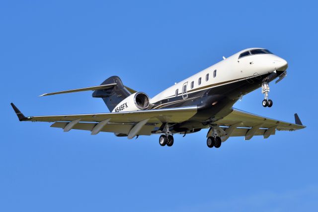 Bombardier Challenger 300 (N545FX) - 08-14-21 5-R