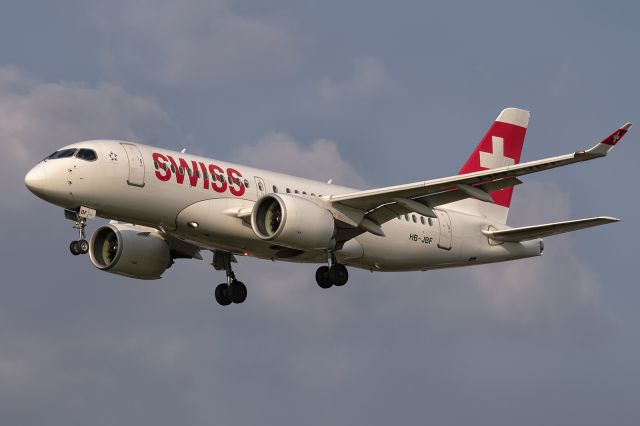 Airbus A220-100 (HB-JBF) - 20th March, 2022: On short finals to runway 27L at Heathrow.